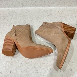 MARC FISHER Gadri Medium Natural Suede Ankle Boots size 11M Pointy Stacked Heel